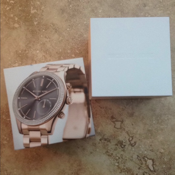 Michael Kors Access Watch - Picture 5 of 5